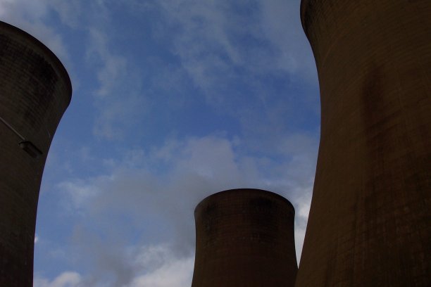 What are the health effects associated with air pollution?